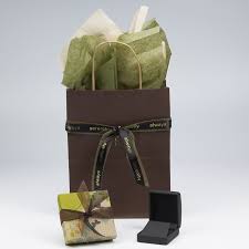 Here are 2 ways how you can make them. Packaging Tips Five Practical And Creative Ideas To Wrap Your Jewelry Beautifully