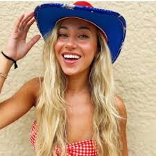 Zoe Thomas (@ZoetH2T)