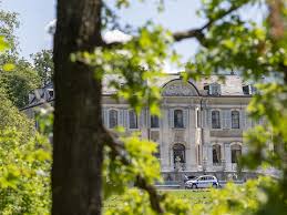 A few dozen supporters of jailed russian opposition leader alexey navalny have staged a colorful, cheeky rally in geneva in the hope of. Dwn4czwpxxjvfm