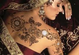 Jewels Of Gold Tattoo Tattoo Ideas And Pictures Enjoy Http Www Tattooideascentral Com Jewels Gold Tattoo Henna Tattoo Designs Henna Body Art Henna Tattoo