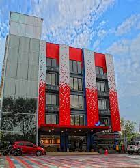 Cordela hotel cirebon is providing 110 rooms with comfortable bed, 3 meeting rooms, a spacious ballroom & a rooftop cafe with a wonderful view of cirebon city. Double Bed Room Picture Of C Hotel Cirebon Tripadvisor