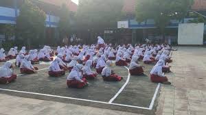 Loker untuk anak sekolah daerah majalengka. Padahal Masuk Zona Biru Siswa Baru Lakukan Mpls Di Smpn 1 Majalengka Ini Alasan Pihak Sekolah Tribun Cirebon