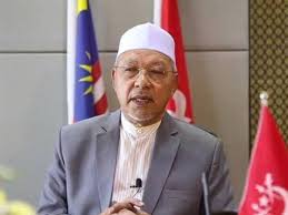 Yab ustaz dato' hj ahmad yakob, menteri besar kelantan meninjau kejadian tebing runtuh yang berlaku awal pagi tadi di kg pohon celagi, bandar pasir mas. Perantau Pulang Berhari Raya Ini Nasihat Mb Kelantan