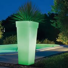 Il portavasi gradvis dona calore all'ambiente. Vaso Luminoso Alto Da Esterni Ed Interno Geryon Light Nicoli Vasi Alti Vasi Da Giardino Vasi