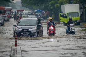 Aku ingin membuat kesan yang sangat mendalam pada diri wanita berjilbab ini. Perhatikan 5 Poin Penting Ini Sebelum Mobil Menerobos Banjir