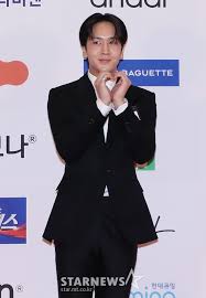 Born february 15, 1993), better known by his stage name ravi (korean: Blb4hydun3fnfm