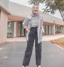 Tampil Modis Stylish Dengan 7 Inspirasi Fashion Hijab Remaja Kekinian Model Pakaian Hijab Model Pakaian Gaya Model Pakaian