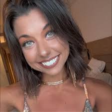 anyone know any really good nail salons in cambridge or zanesville that are  good with acrylic nails with designs that could get me in before next  friday?