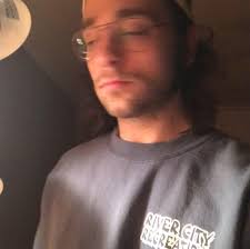 Edit : I added some pics of the inside I cracked it open a few weeks ago to  get the harddrive Hey so I have this old ahh computer from my dad..