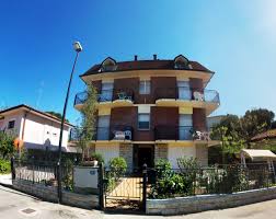 Casa cervia da € 600, casa indipendente in affitto a cervia ra. Appartamenti Vacanza Pinarella Di Cervia Ville Foschi