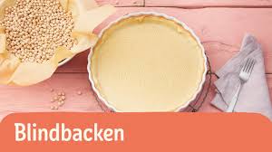 Beim blindbacken wird ein teigboden ohne füllung vorgebacken. Blindbacken So Einfach Geht S Youtube
