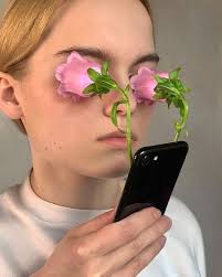 👽 Ellen Writes a Book