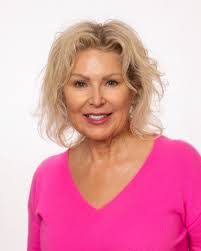 Melody Mowry's Instagram, Twitter & Facebook