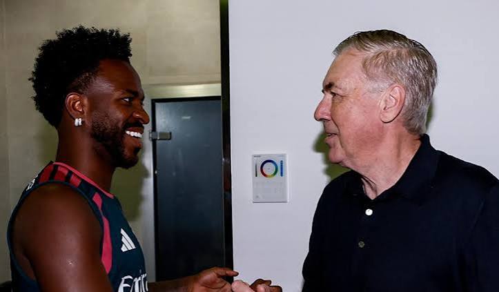 Saudades? Ancelotti visita CT do Real Madrid e posa com brasileiros; veja fotos