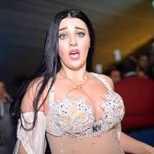 اجمل صور صافيناز ببدلة رقص بيضاء صدرها كبير festival bra fashion bra