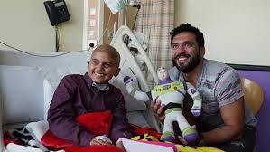 وتمتلك الكورية أيضاً نظاماً فريداً للكتابة يُسمى الهانغول، وهو يعتمد إلى حد كبير على الرموز الصينية. Ø¨Ø§Ù„ÙÙŠØ¯ÙŠÙˆ ÙˆØ§Ù„ØµÙˆØ± Ø­Ø³Ù† Ø§Ù„Ø±Ø¯Ø§Ø¯ ÙŠÙ„Ø¨ÙŠ Ø¯Ø¹ÙˆØ© Ø·ÙÙ„ Ù…Ø±ÙŠØ¶ Ø¨Ø§Ù„Ø³Ø±Ø·Ø§Ù† ÙˆØ§Ù„Ù‡Ø¯ÙŠØ© Ù…ÙØ§Ø¬Ø£Ø© ÙÙ†ÙŠØ© Ù…Ø¬Ù„Ø© Ø³ÙŠØ¯ØªÙŠ