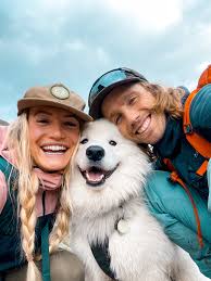 Meet Rachel Pohl, Charles Post and Mr. Knute! Together with Hannah the cat,  they followed their dream and moved all the way from Montana, USA, to  Lofoten, Norway. Their passion is reminding
