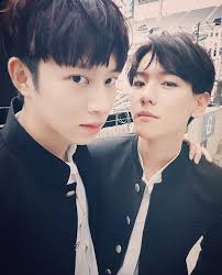 Heechul grabbed baekhyun and sat him down on his lap before speaking. Heechul And Baekhyun Super Junior And Exo Heechul Baekhyun Exo