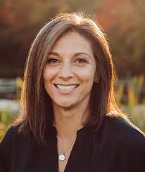 Lisa Stokes's Instagram, Twitter & Facebook