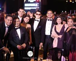 Sarah lahbati and richard gutierrez have officially tied the knot!photographer pat dy took to instagram to share photos from the couple's civil wedding. From Kapuso To Kapamilya Former Gma Network Artists Reunite At The Abs Cbn Ball Dailypedia