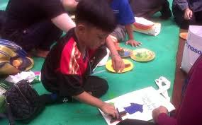 Pada dasarnya banyak fungsi yang bisa diambil dari penyerahan hasil evaluasi belajar bagi santri atau anak didik. Bagaimana Orangtua Melihat Rapor Anak Warta Kota