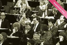 Auf gruene.de gibt es alle informationen zu programm, personen und möglichkeiten, bei bündnis 90/die grünen aktiv zu werden. Blog Konsumismus Und Strategie Ç€ Vier Bogen Zur Geschichte Der Grunen Ii Der Freitag