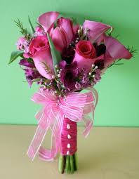 Hand Tied Clutch Bouquets For Prom A Popular Trend In Havertown Pa Prom Flowers Bouquet Homecoming Flowers Prom Flowers
