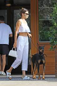 Kendall jenner shares three new cozy pics with boyfriend devin booker in honor of their 1st anniversary. Kendall Jenner Shows Off Abs In White Crop Top And Pants In Malibu
