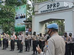 Edaran bupati bojonegoro tentang seragam asn. Edaran Bupati Bojonegoro Tentang Seragam Asn Kantor Wilayah Kementerian Agama Provinsi Jawa Timur Asn Bisa Wfh Mulai Perhari Ini Tanggal 19 Hingga Selasa 31 Maret Nanti Kata Ade Yasin Di