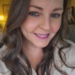 Amanda Darragh's Instagram, Twitter & Facebook