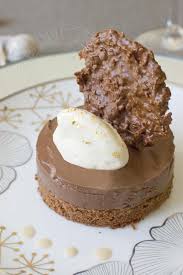 Les Petits Plats De Trinidad Cremeux Au Chocolat Sur Biscuit Chocolat Quenelle De Glace Vanille Tuile De Croustil Biscuit Chocolat Chocolat Cremeux Chocolat