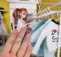 Amazon.com: 50pcs Doll Clothes Hangers Cute Dollhouse Clothes Miniature  Wire Clothes Stand 40mm Silver : Toys & Games