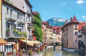 Following An Official Two Year Study Annecy Has Been Declared The Best Place To Live In France Education Employ Best Places To Live Annecy European Vacation