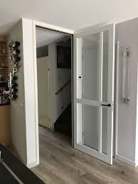 houten binnendeur met glas in een hardhouten kozijn wij leveren en monteren dit soort deuren binnendeuren deur glas deuren interieur