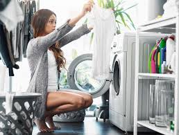 Should You Wash Clothes With The Zipper Up or Down?