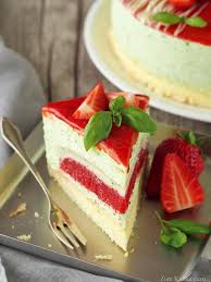 Funktionieren tut das natürlich wunderbar und geschmacklich ist es auch spitze. Der Erste Streich Oder Erdbeer Basilikum Torte Zum Kaffee Dazu