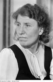 Porträtaufnahme der Politikerin Edith Baumann, Funktionärin der FDJ und  Mitglied des Demokratischen Frauenbundes Deutschlands (DFD)