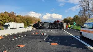 Viaggi matera • l'italia a tavola langhe, fra tradizione e gusto • stile libero i fatti del 2018 • italia in diretta la burocrazia in italia intervista federica angeli e la sua lotta italienische contro la mafia verben viaggi der große arezzo, tutta. Ultim Ora Autostrada Chiuso Per Incidente Il Tratto Ceprano Pontecorvo Tg24 Info