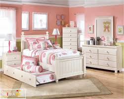 Misalnya di bagian atas ruangan. Set Tempat Tidur Anak Anak Perempuan Furniture Jepara