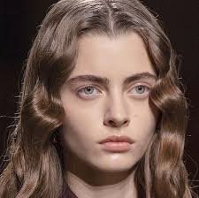 Kapsels najaar 2020: deze haartrends zien we voor lang haar