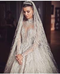 فخامة الفستان خيااال والعروس جميله جدا ورقيقه وطلتها بيرفكت Weddingdress Weddingphotography P Wedding Dresses Zuhair Murad Wedding Dresses Bridal Dresses