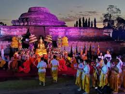 Waisak day, also referred to as vesak day, is a national holiday observed by locals in both bali and indonesia for this reason, most of the waisak day celebrations fall in the month of may (using the. 6 Candi Tempat Menyaksikan Rangkaian Hari Raya Waisak Di Indonesia