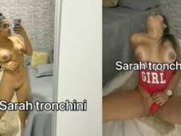 Peituda Sarah Tronchini com consolo