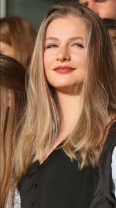 What do you love about me? Say it in the comment section 😊 😊 😊 #princess  #princes #royalty #royalfamily #RoyalCaribbean #royalspain  #viralreelsfacebook #viralpost #Royalty #royal