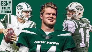The new york jets got a good haul of draft picks for unproven quarterback sam darnold by trading him to carolina, while darnold gets to be reunited with favorite target robby anderson. New York Jets Sam Darnold S Uncanny Outside The Pocket Skills Film
