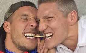 Was macht eigentlich bastian schweinsteiger? Lukas Podolski Und Wayne Rooney Gratulieren Bastian Schweinsteiger