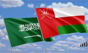 تعتمد عمان منذ قديم الزمان على نظام الأفلاج في الري، والأفلاج جمع فلج وهي قناة مائية لها مصدر من فجوة في مكان مرتفع في طبقة صخرية، ومنها تمتد قناة مسافة تصل إلى أرض قابلة للزراعة، وهذا النظام يستخدم أيضا في بعض المناطق. Ø¹Ù…Ø§Ù† ÙˆØ§Ù„Ø³Ø¹ÙˆØ¯ÙŠØ© Ù‡Ù„ ÙƒØ§Ù† Ù‡Ù†Ø§Ùƒ ØªØ¨Ø§Ø¹Ø¯ Ø­ØªÙ‰ ÙŠØ­ØµÙ„ Ø§Ù„Ø¢Ù† ØªÙ‚Ø§Ø±Ø¨ ØµØ­ÙŠÙØ© Ø£Ø«ÙŠØ± Ø§Ù„Ø¥Ù„ÙƒØªØ±ÙˆÙ†ÙŠØ©