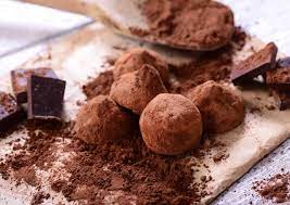 1 neuhaus ballotin timeless masterpieces, 250 g 1 neuhaus red heart tin box, 10 pcs 1 neuhaus tablet milk isigny salted caramel, 100 g 1 neuhaus bar milk crunchy caramel, 55 g Taste The World S Best Chocolate In Belgium Auto Europe