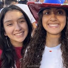 Hi! My name is Frances Oliver and I am from Chicago, IL. I'm fully  committed to UIUC and I am majoring in advertising! I love listening to  music, trying new food, going