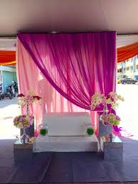 Mencari pelamin simple untuk buat bergambar selepas akad nikah di pejabat kadi? 15 Rekaan Mini Pelamin Pada Harga Bajet Untuk Bakal Pengantin Baru